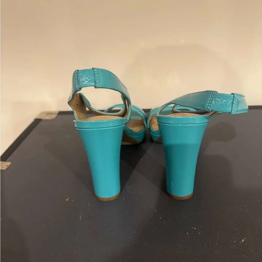Liz Claiborne Turquoise Sandals - Picture 3 of 4